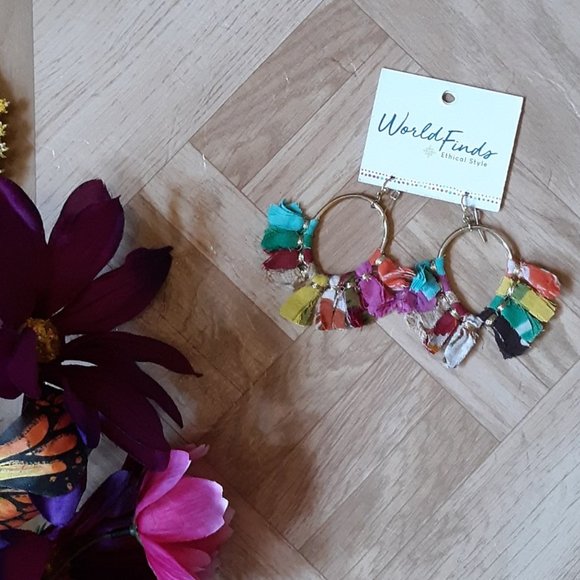 NWT World Finds Kantha Arrowhead Fabric Earrings - Picture 1 of 3